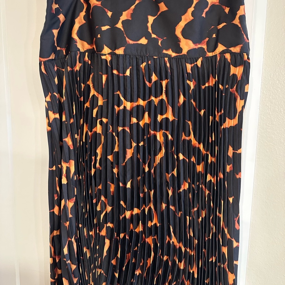 Stylish Black and Orange Pleated Skirt